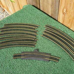 Lot of 12 Bachmann R 18 30 Degree Curved Model Train Track Pieces & Rerailer
